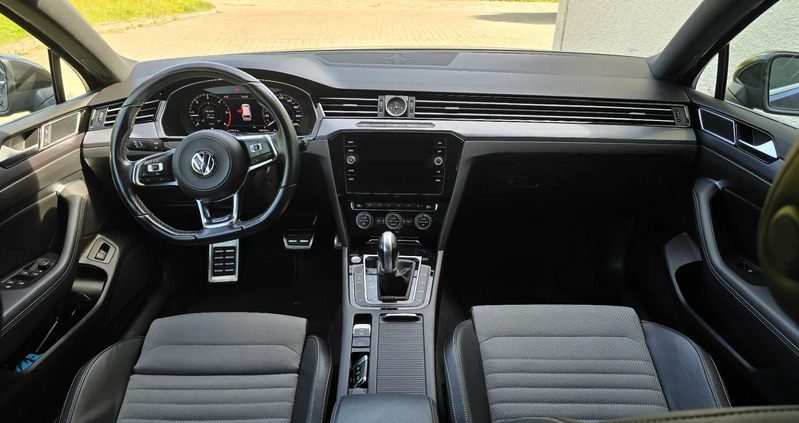 Volkswagen Passat cena 105000 przebieg: 135000, rok produkcji 2018 z Koszalin małe 407